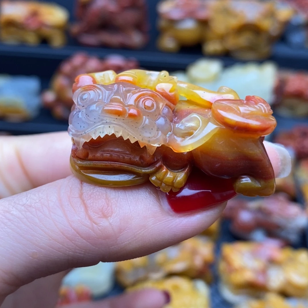 石英质玉（黄龙玉）未镶嵌颈饰