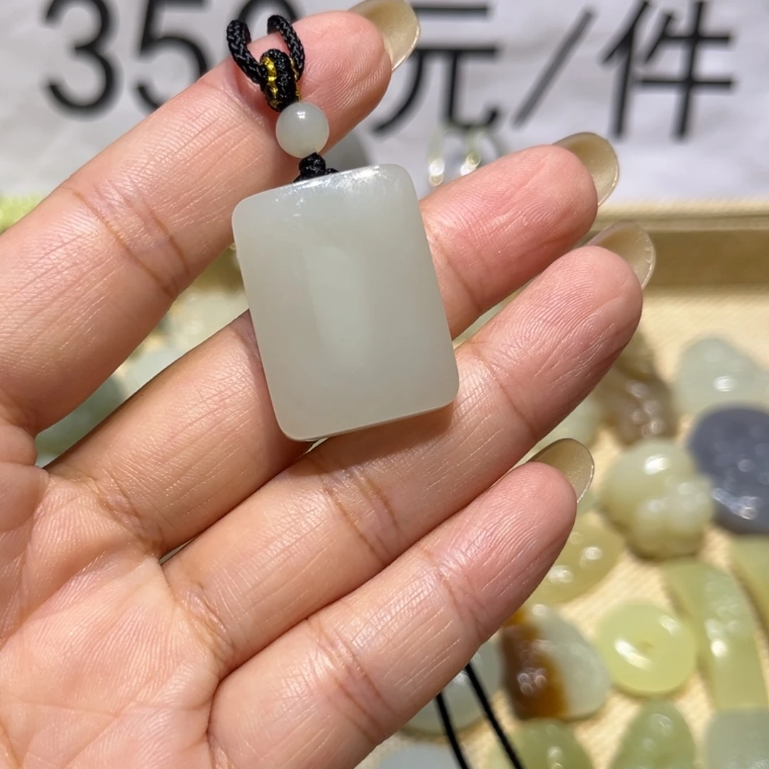 颈饰未镶嵌和田玉