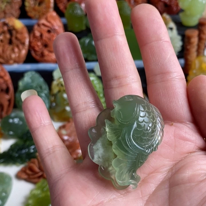 蛇纹石玉未镶嵌颈饰