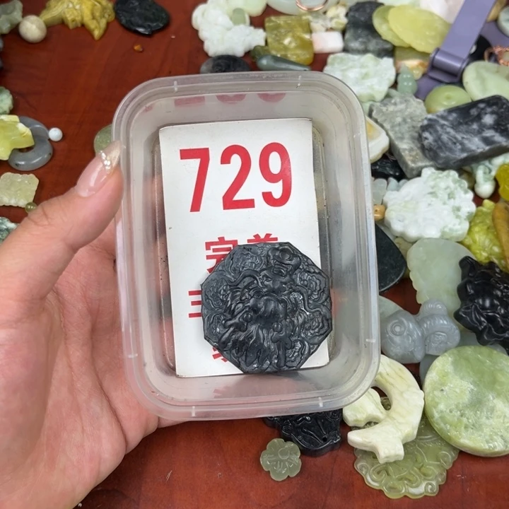 蛇纹石玉足银镀金镶嵌颈饰