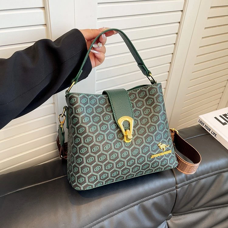 【粉丝专属】网红洋气女士百搭时尚绿色潮流水桶包气质印花轻奢