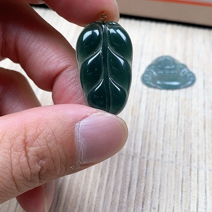 翡翠18K金镶嵌颈饰1111111111111