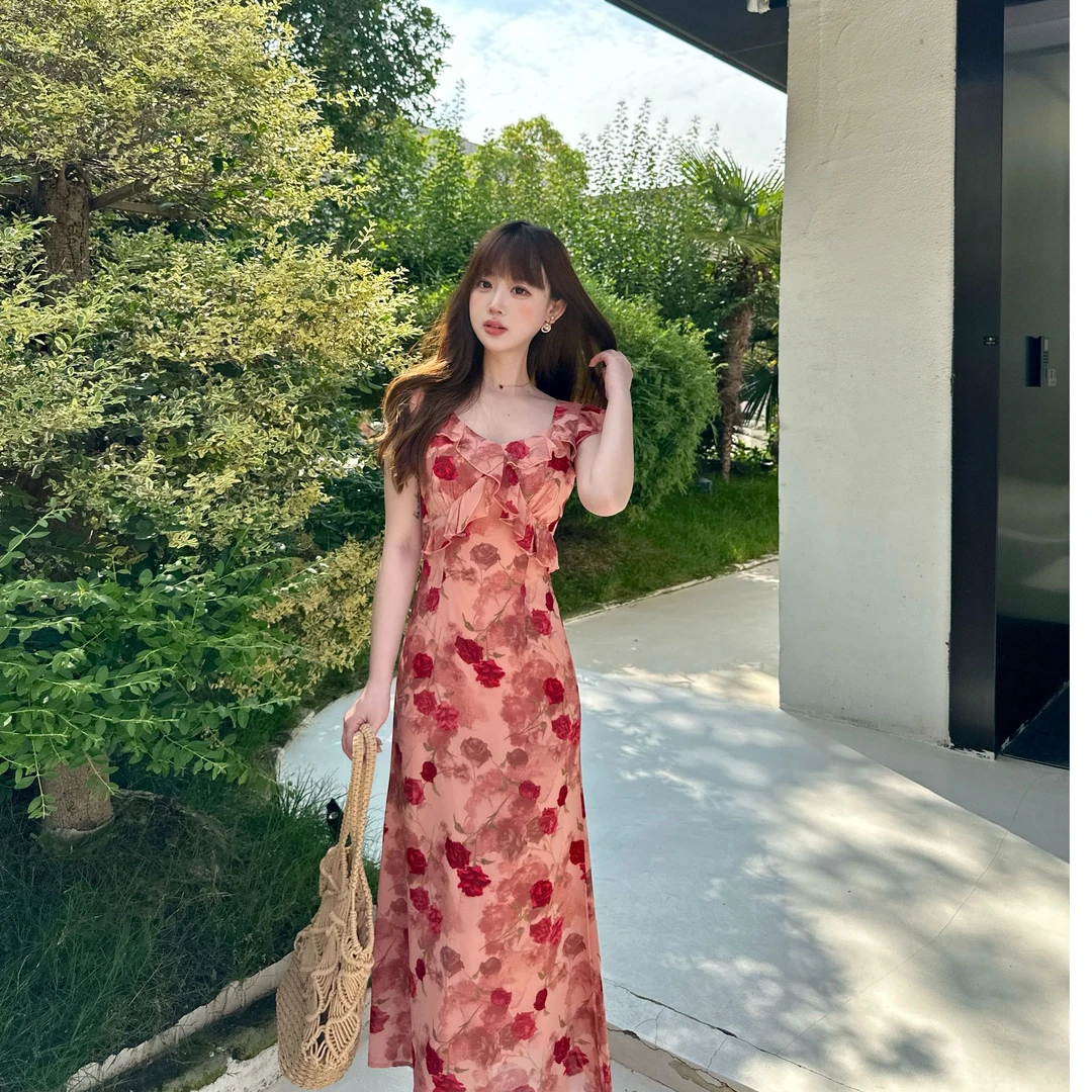 碎花连衣裙子女夏季2025新款法式独气质小飞袖度假风绝美掐腰长裙