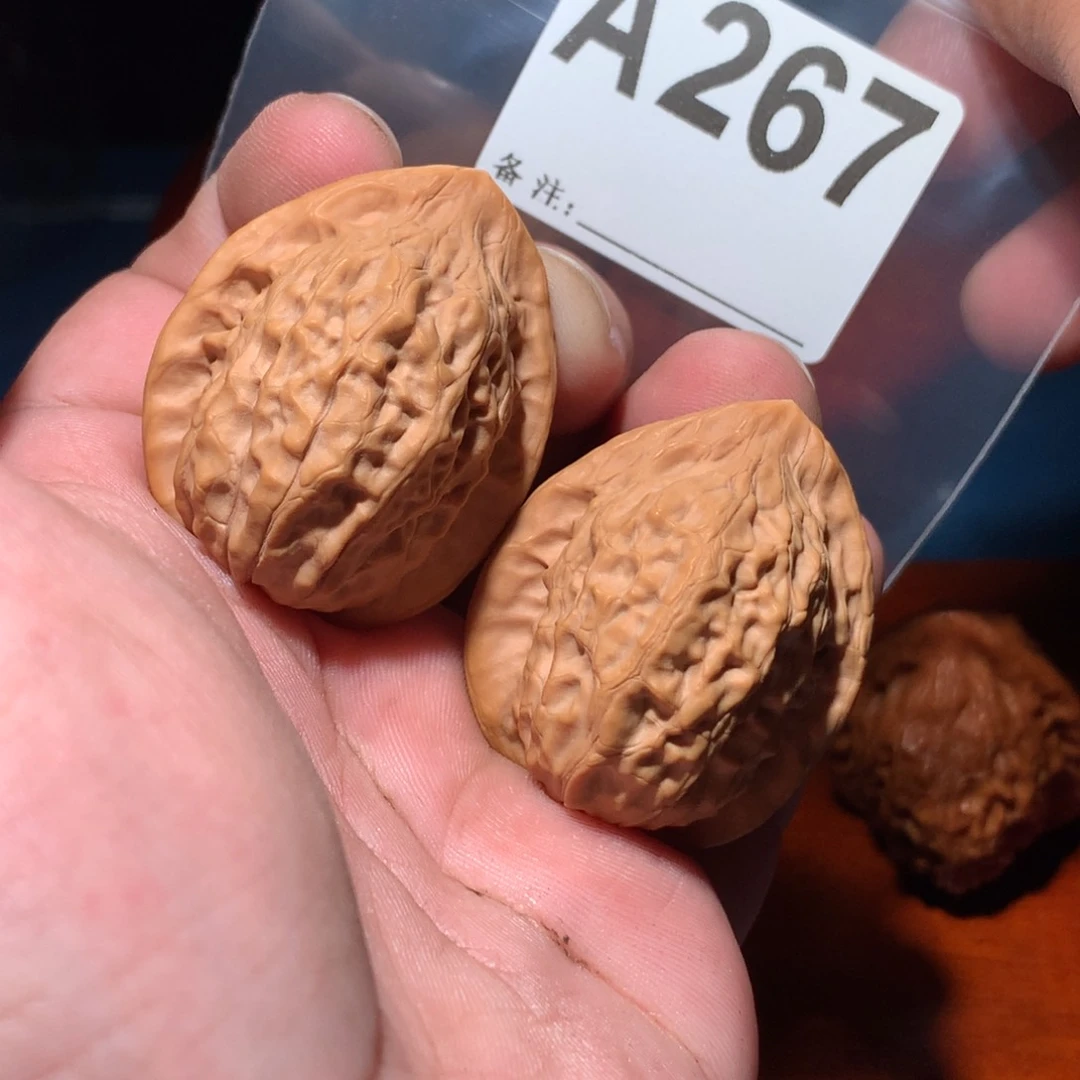 文玩核桃吊坠小龙女 267