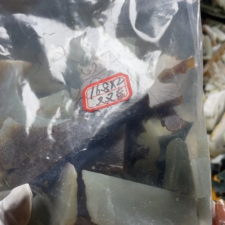双***画和田玉未镶嵌珠宝奇石