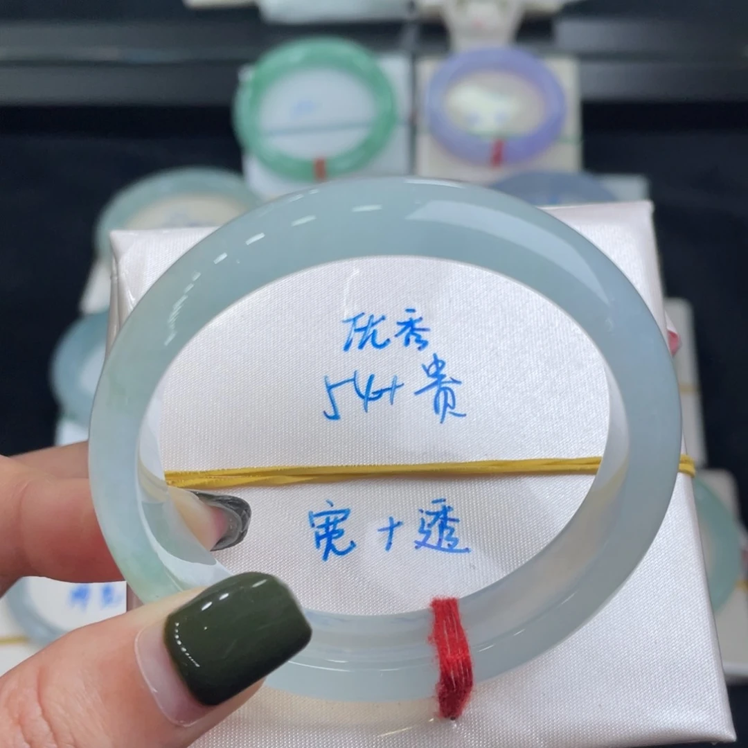 翡翠手镯未镶嵌翡翠手镯