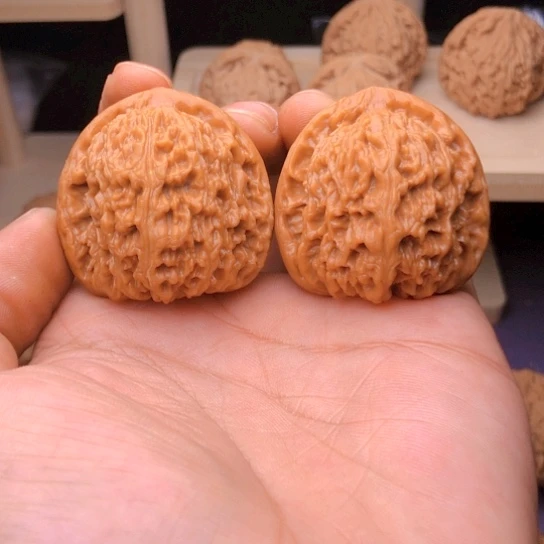 文玩核桃把件南疆石