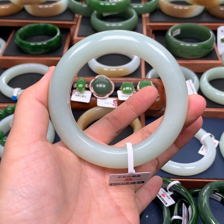 和田玉手镯5859圈口未镶嵌