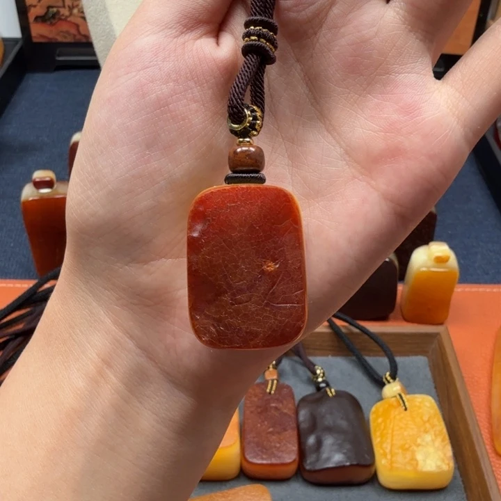 蜜蜡未镶嵌吊坠(赠链)