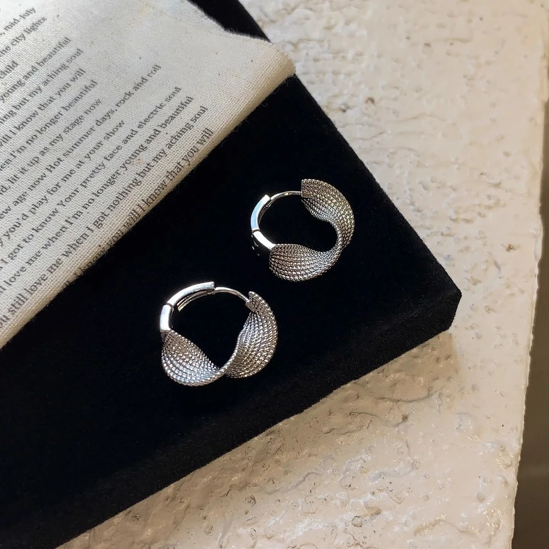 简约小众几何圆圈扭转纹理耳环耳扣女新款百搭个性复古设计感耳饰