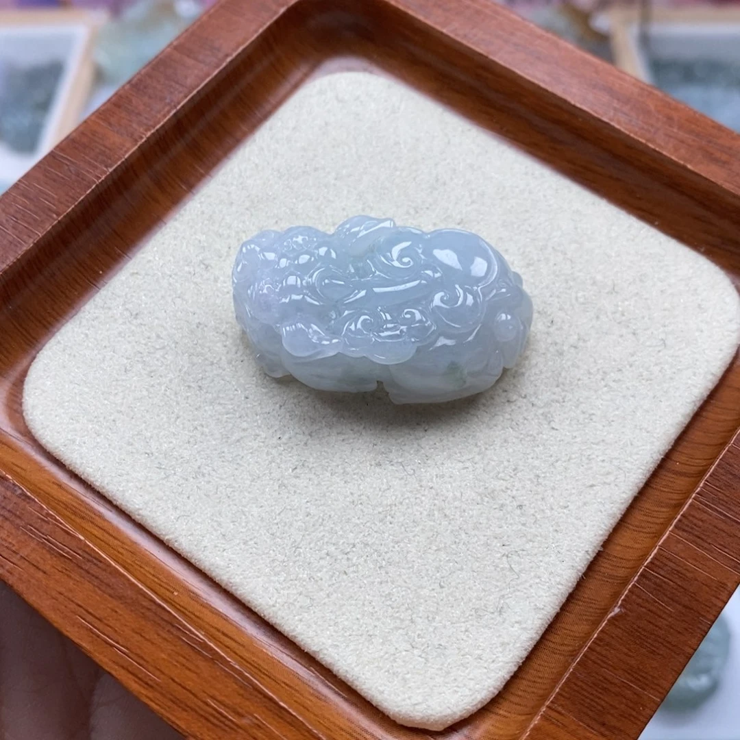 翡翠未镶嵌颈饰如意貔貅