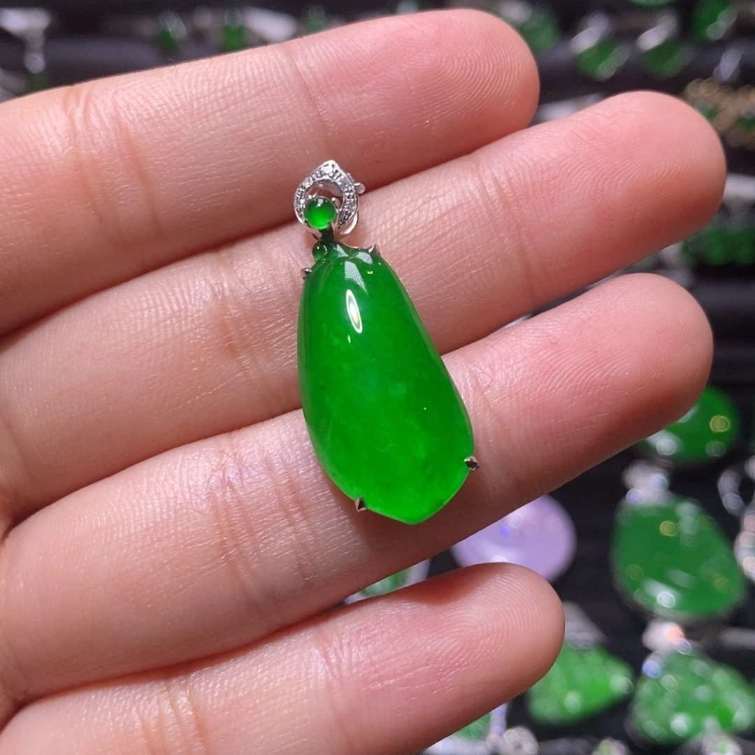 翡翠颈饰18K金镶嵌天然翡翠