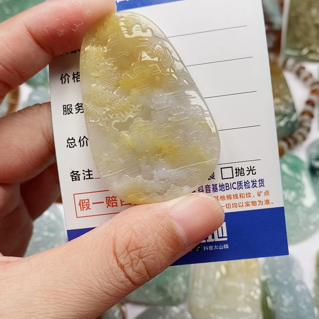 翡翠未镶嵌颈饰山水