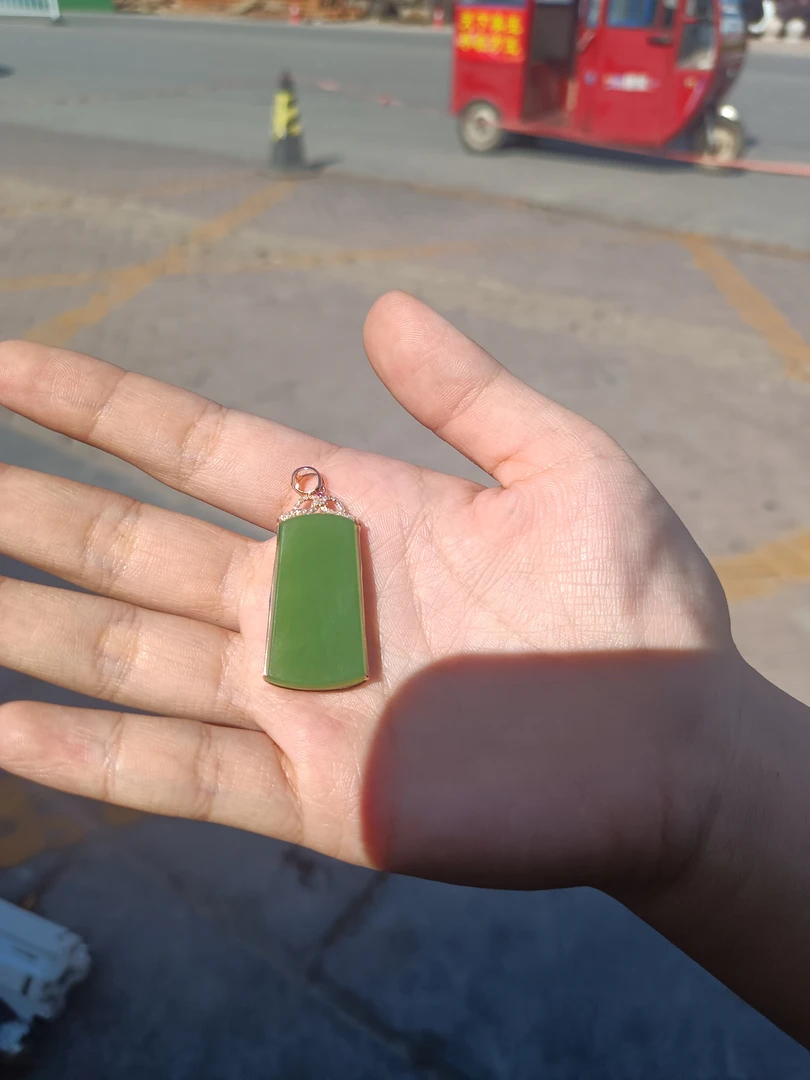 精品和田玉碧玉吊坠