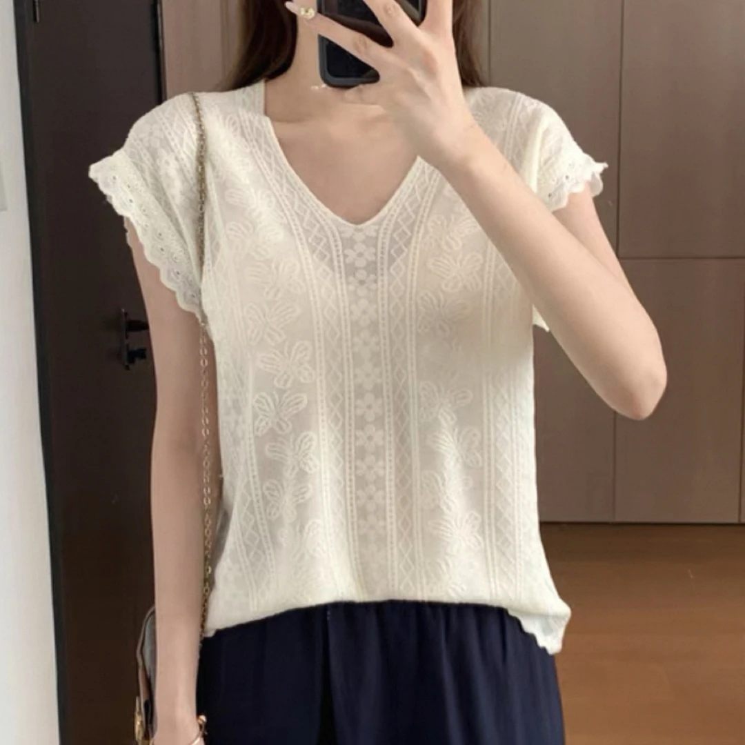 宽松型女性V领镂空常规款短袖休闲风极简风