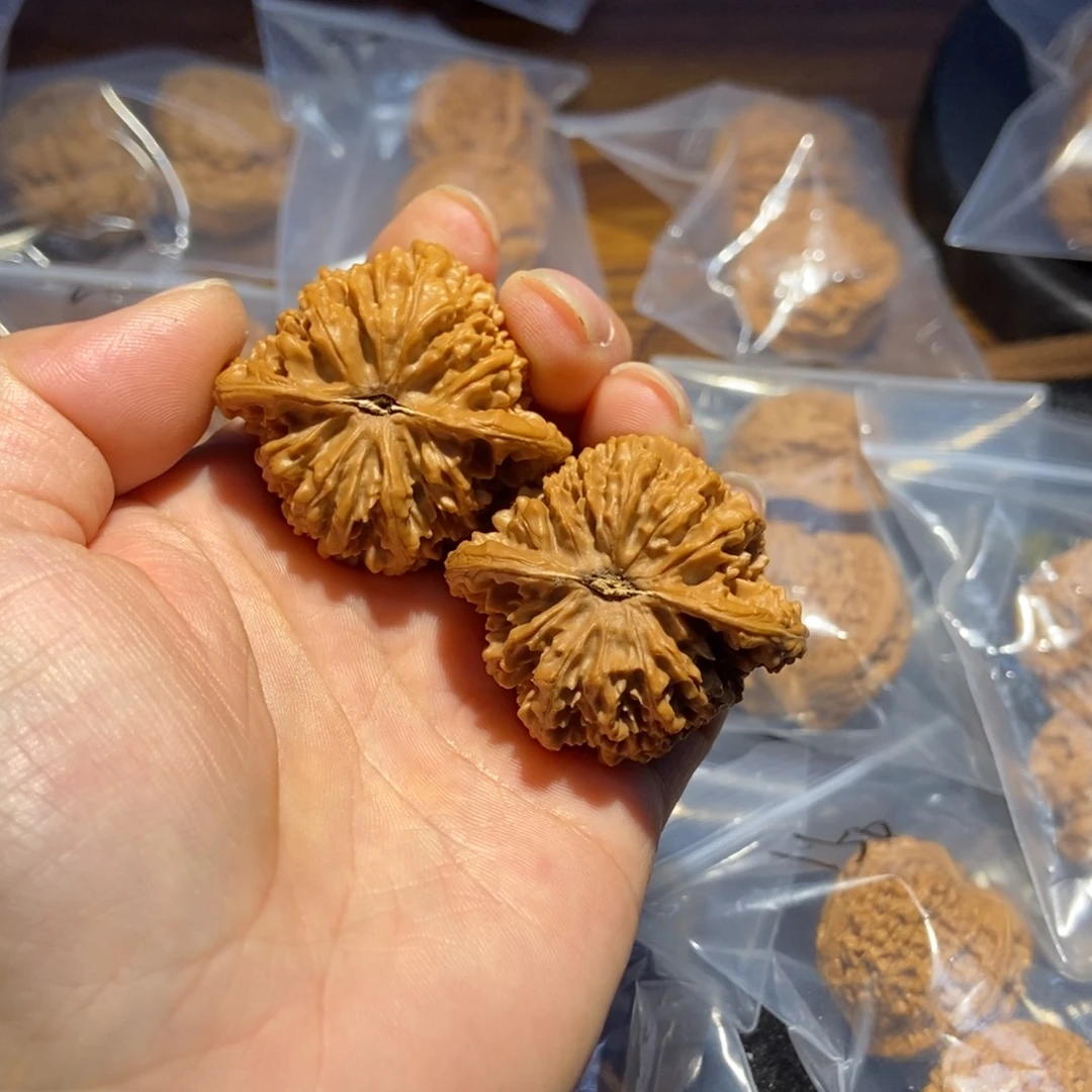 文玩核桃吊坠满天狮子头8080