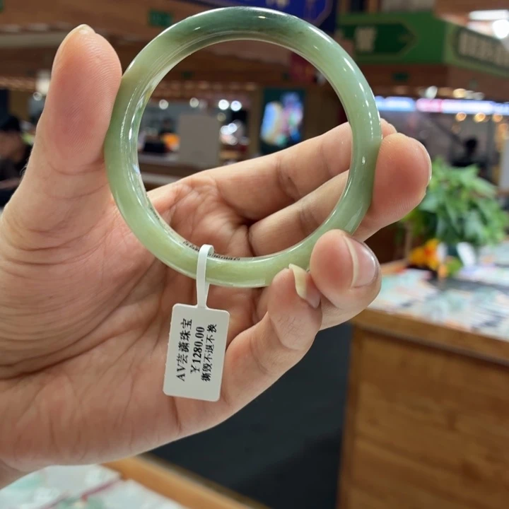 翡翠手镯未镶嵌手镯