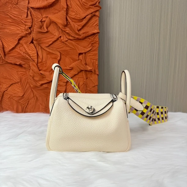 99新 Hermes/爱马仕 爱马仕mini Lindy奶油白银扣/香菜奢品