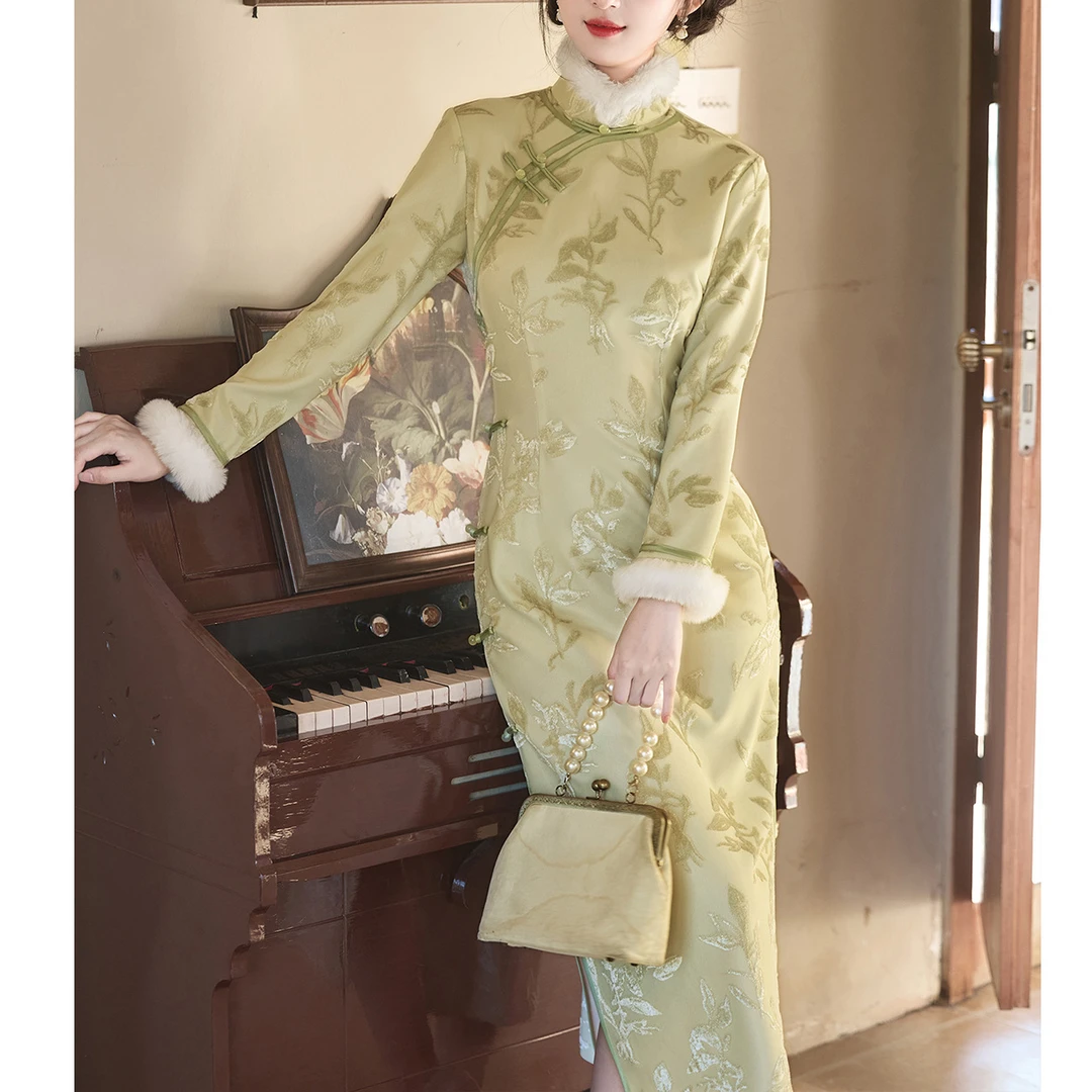 绝美旗袍2025年新款绿色加绒加厚长袖复古年轻款改良连衣裙女日常