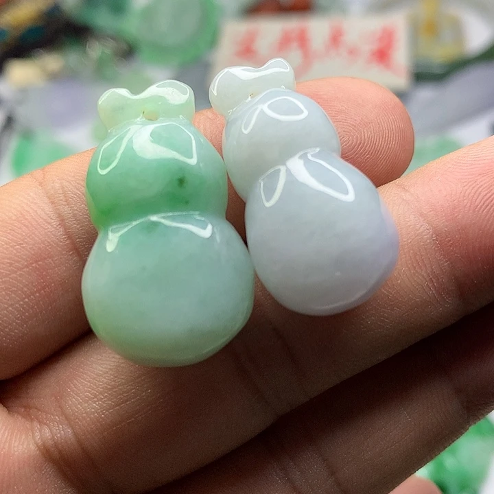 翡翠未镶嵌吊坠(赠链)多样性发货