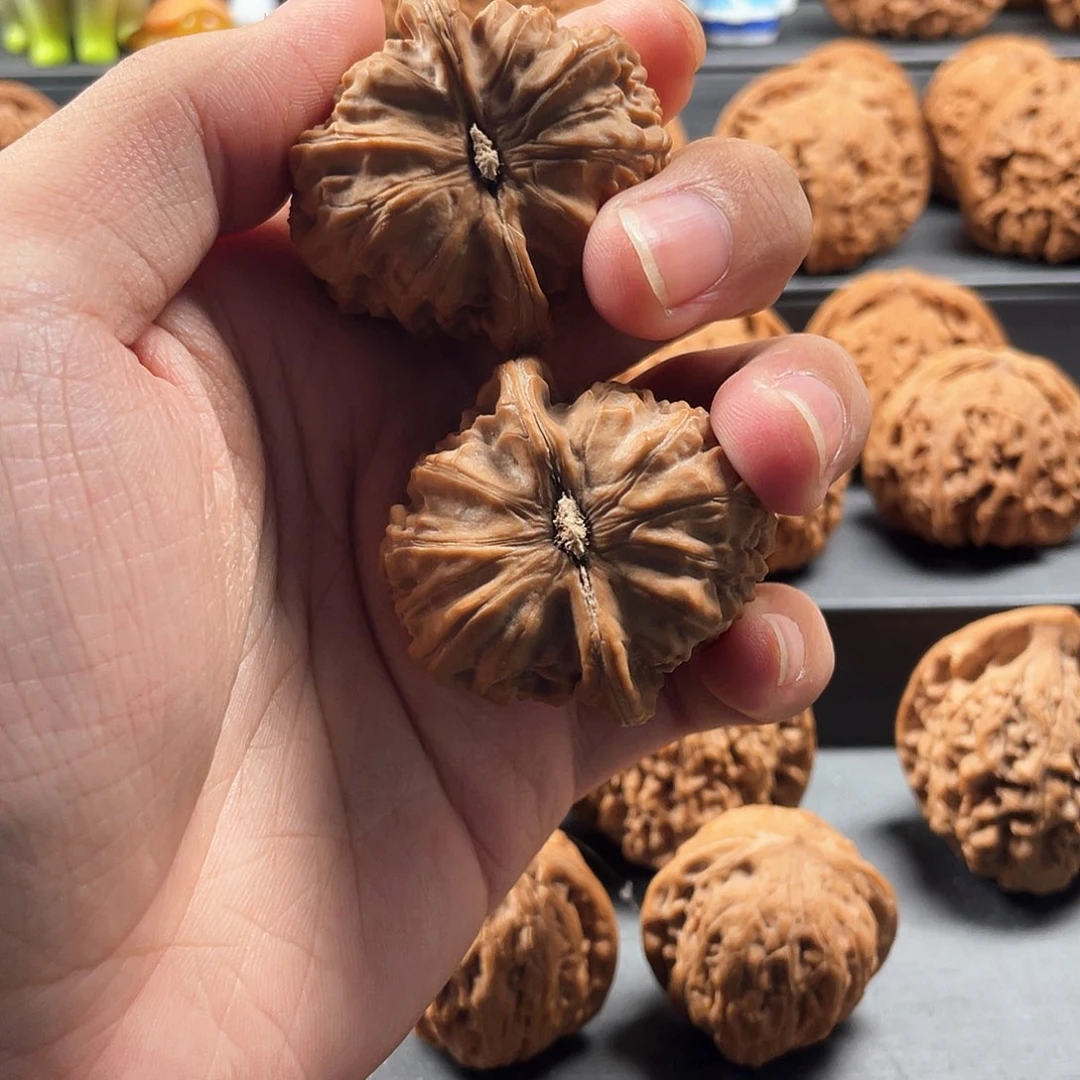 吊坠文玩核桃晚***么鑫。白狮子