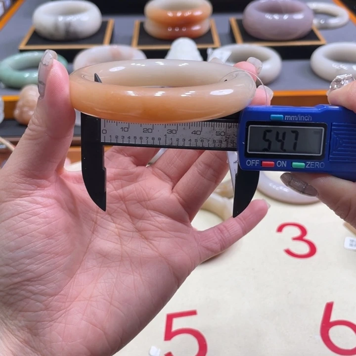 未镶嵌手镯石英质玉