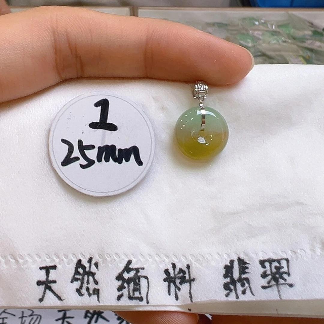翡翠颈饰18K金镶嵌翡翠