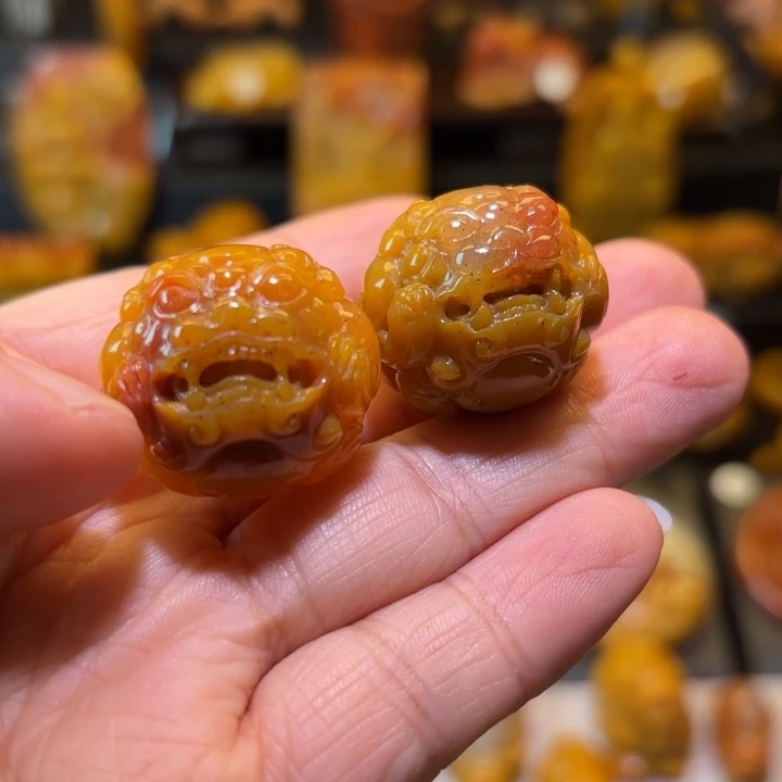 石英质玉（黄龙玉）未镶嵌颈饰