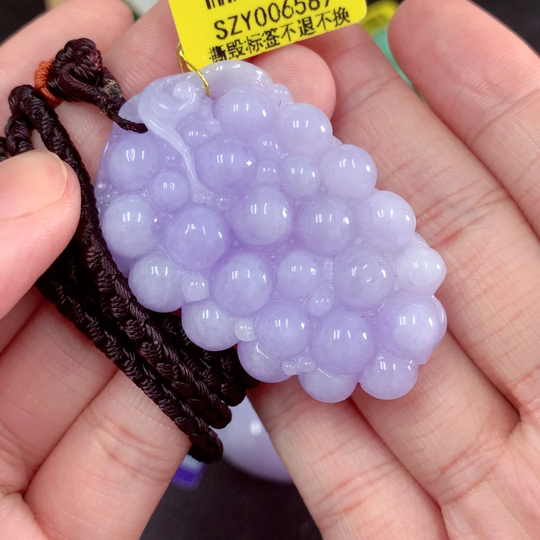 翡翠未镶嵌颈饰……