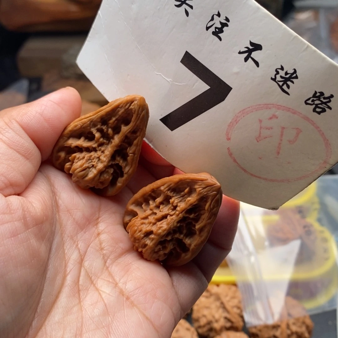 把件文玩核桃红狮子佛肚