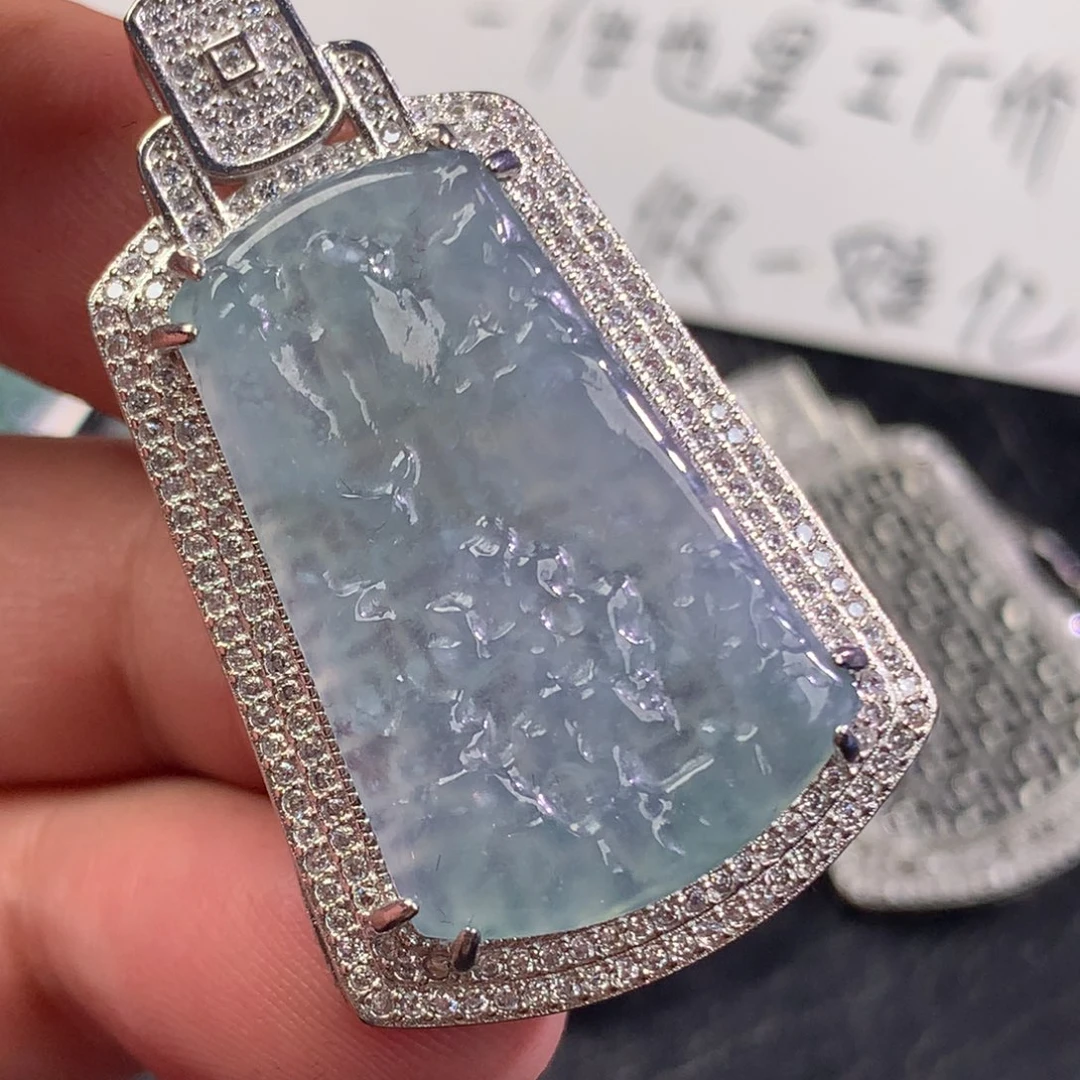 翡翠未镶嵌颈饰山水