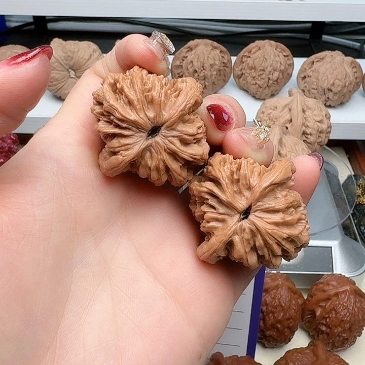 文玩核桃吊坠40全品麦穗虎头（已打底）