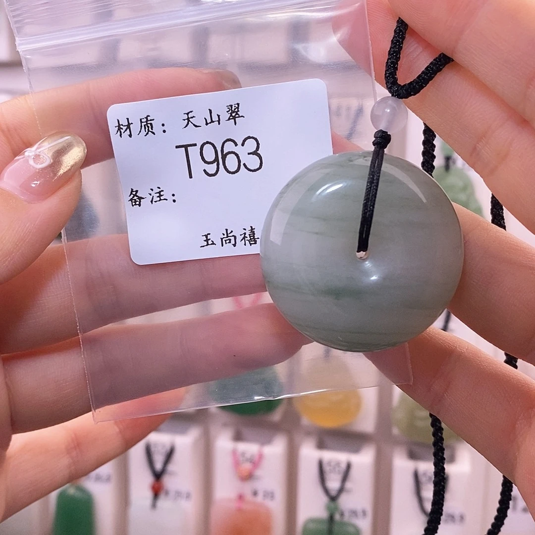 余***姐石英质玉未镶嵌颈饰