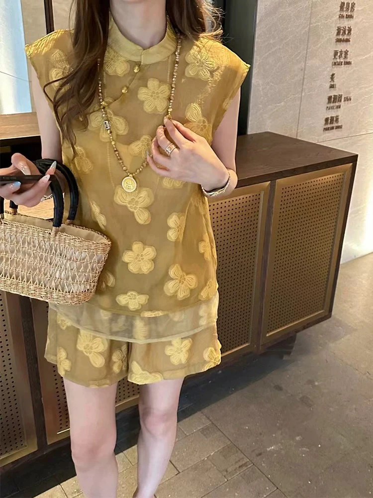 新中式刺绣碎花无袖衬衫搭配高腰短裤女夏季新款套装