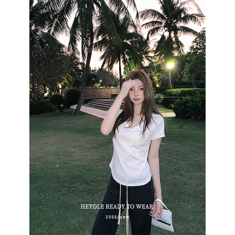 黑豆哼哼 雾隐撩人*V领透感百搭短袖T恤女春夏装白色内搭短款上衣