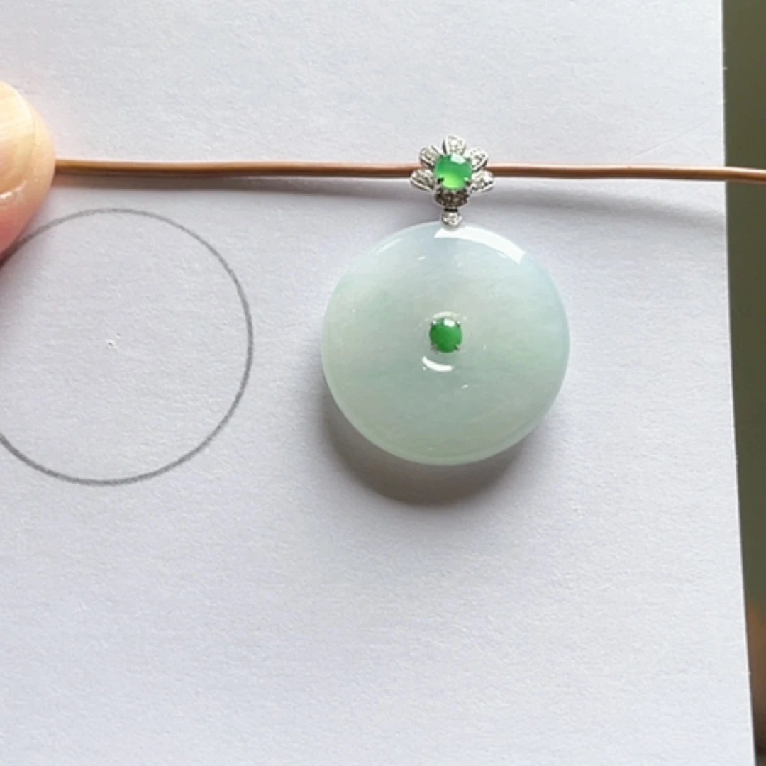 【闪购商品】吊坠(不含链)18K金镶嵌翡翠