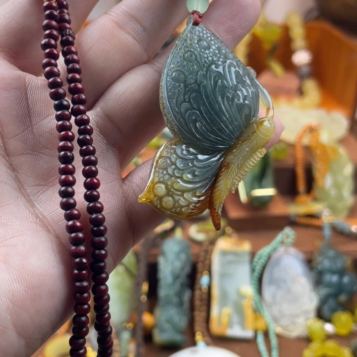 蛇纹石玉未镶嵌吊坠