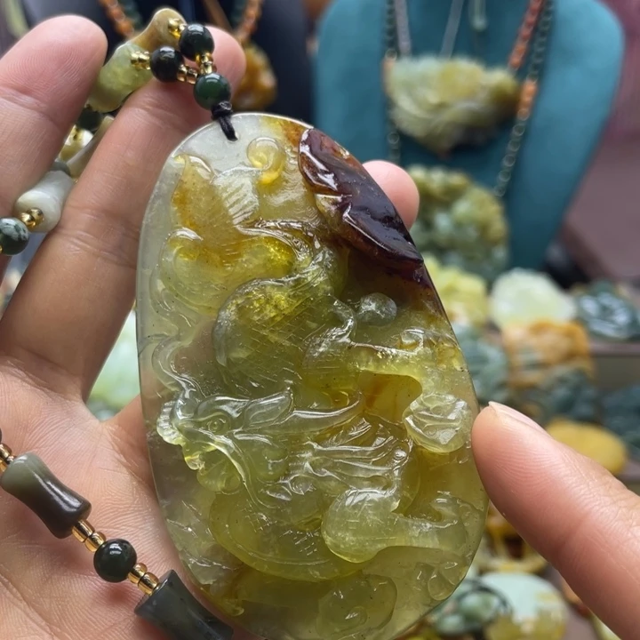 蛇纹石玉未镶嵌颈饰