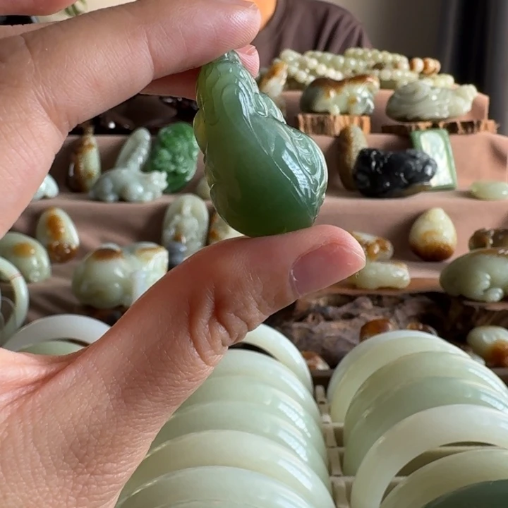 和田玉（糖玉）未镶嵌挂件