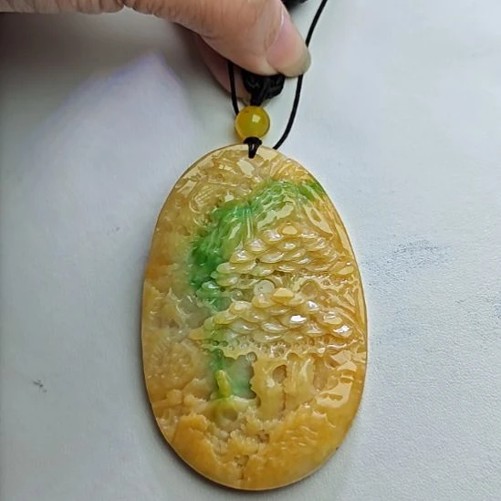 翡翠未镶嵌颈饰山水