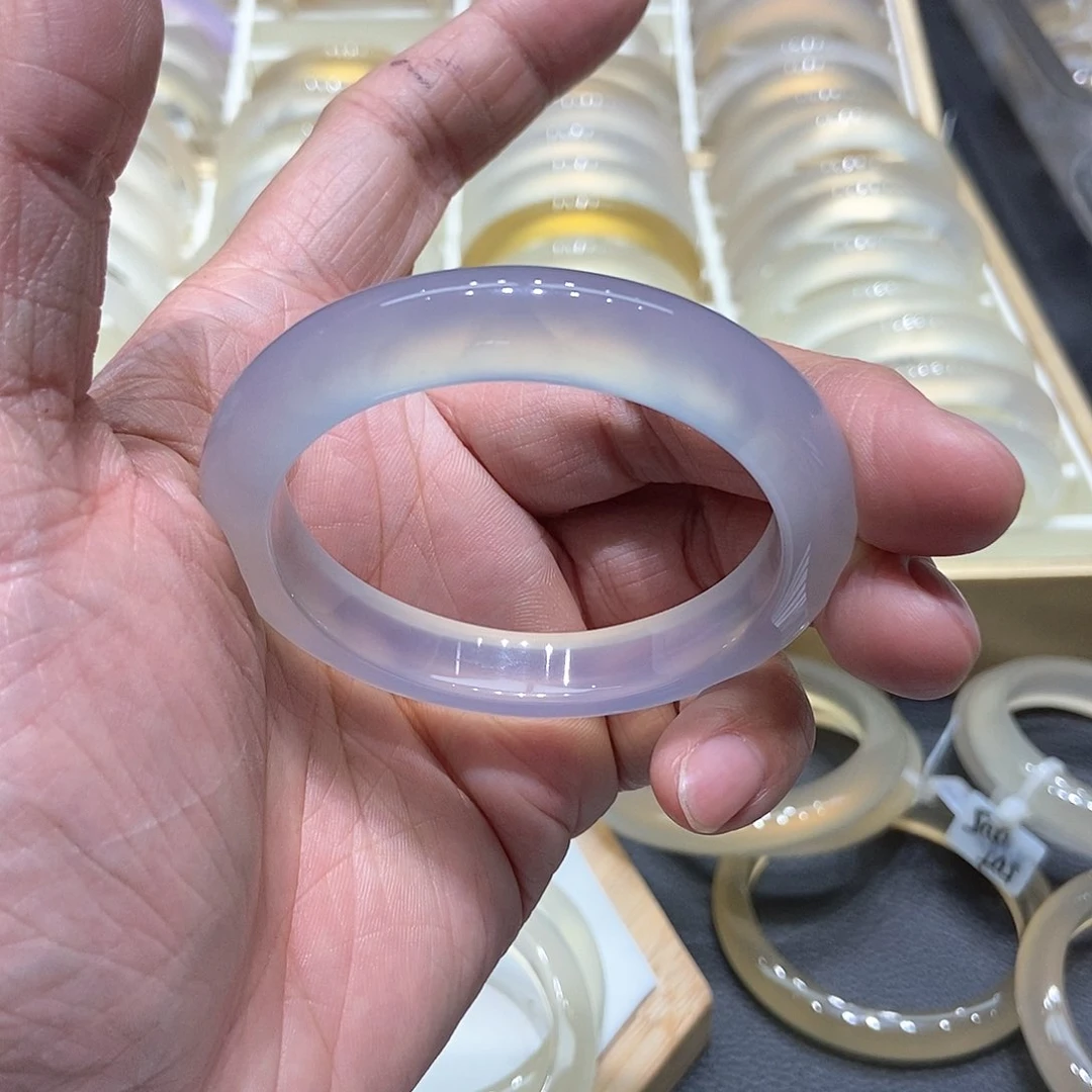 玛瑙/玉髓手镯未镶嵌每****z015