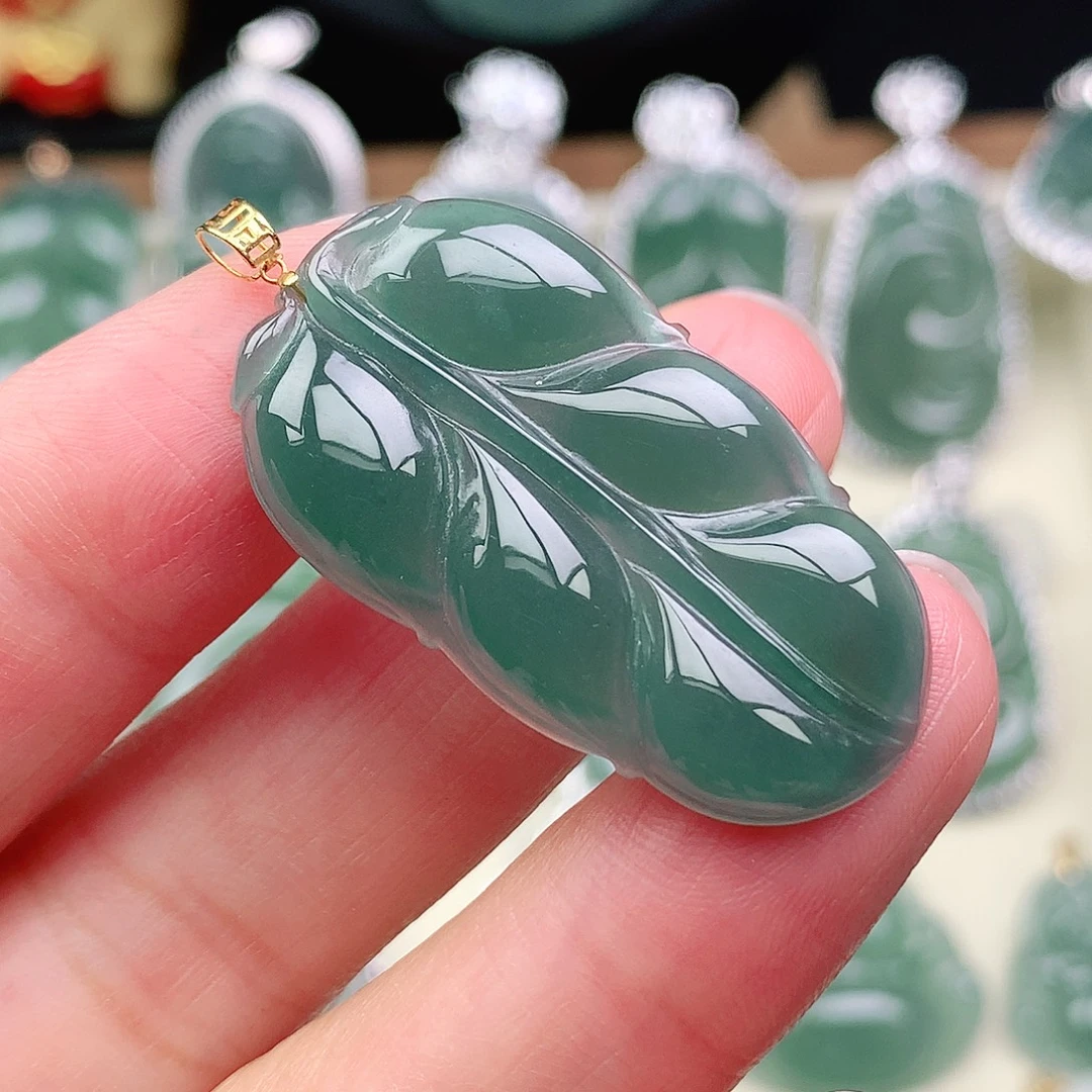 翡翠18K金镶嵌颈饰吊坠