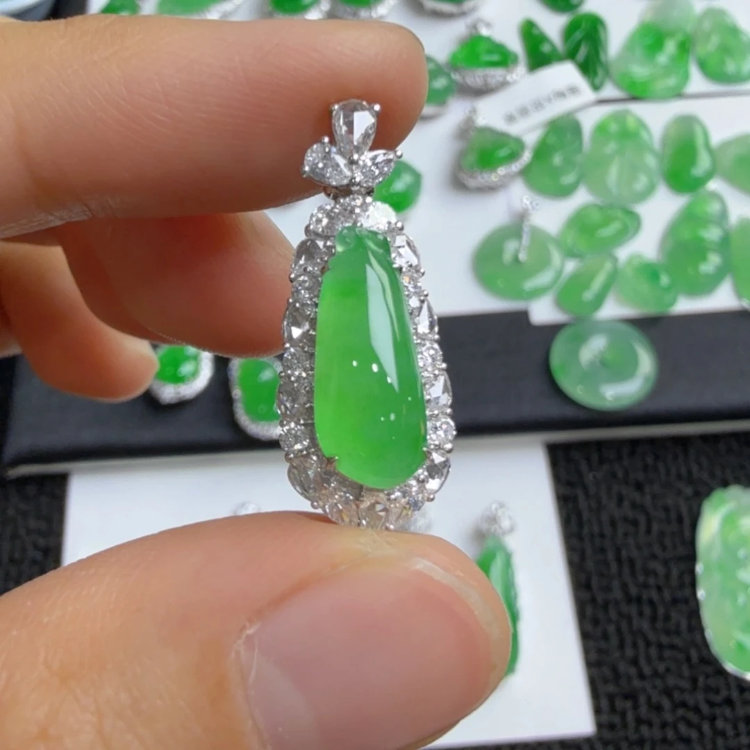 吊坠(不含链)18K金镶嵌翡翠福瓜