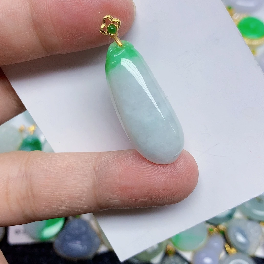 翡翠未镶嵌颈饰35887