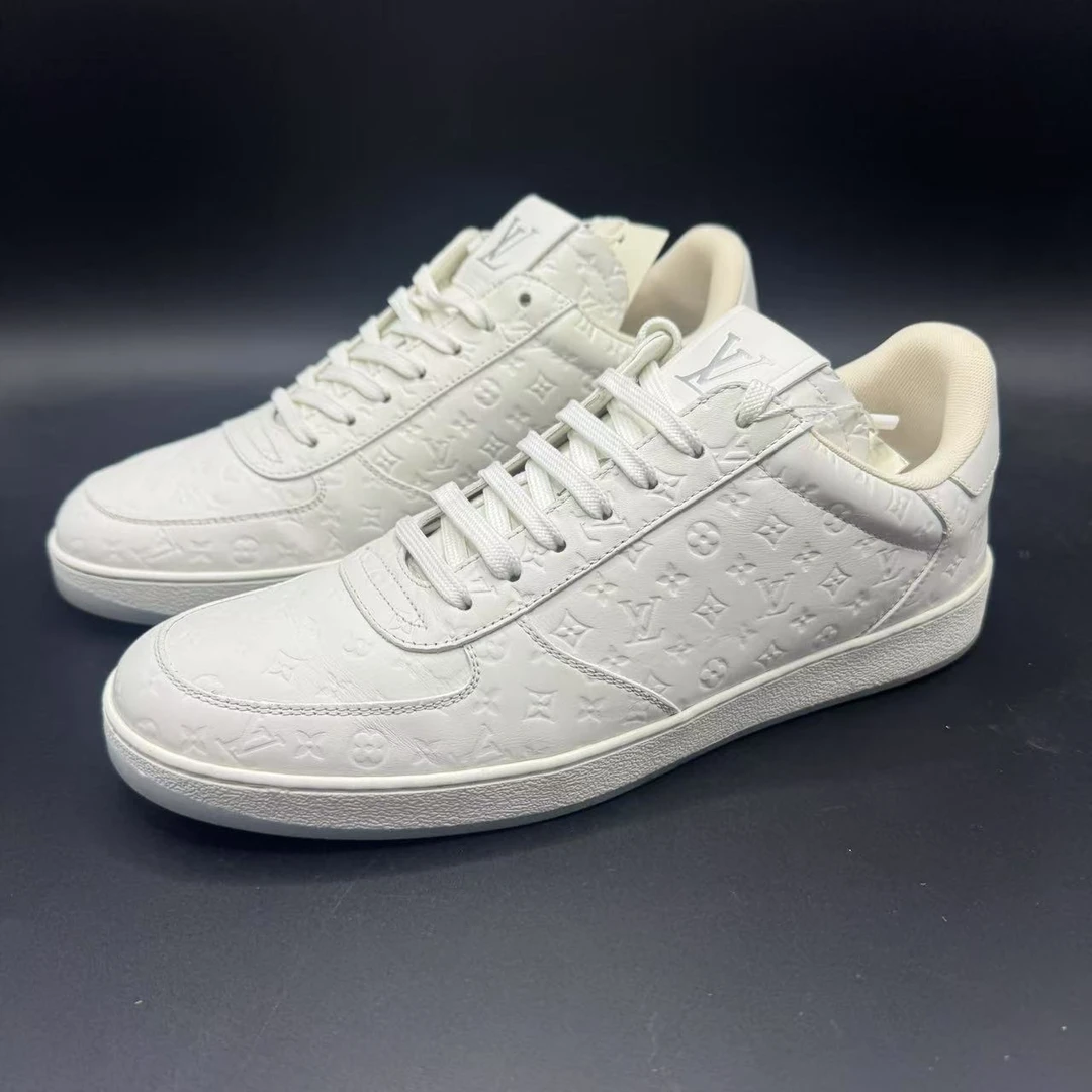 95新 LouisVuitton/路易威登 男士白色浮雕低帮老花板鞋42码wy029