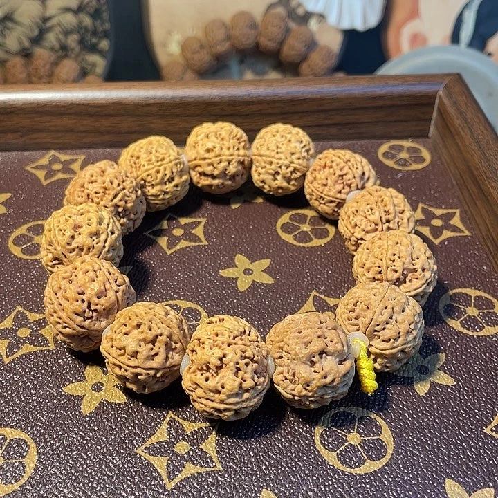 手串金刚菩提24mm梅花双龙 蜂王肉度好