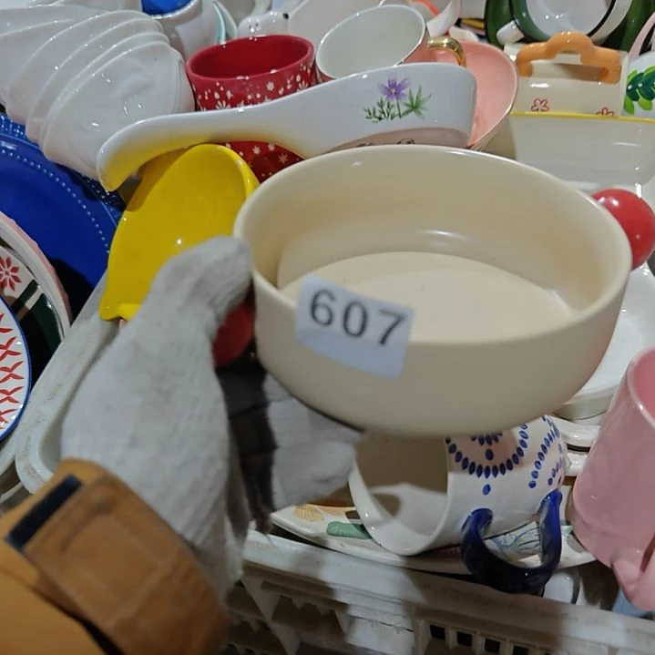 杯小****?陶瓷杯碗盘微瑕疵介意慎拍