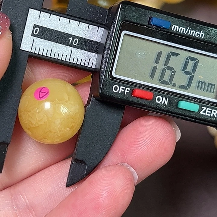 蜜蜡未镶嵌裸石微瑕92