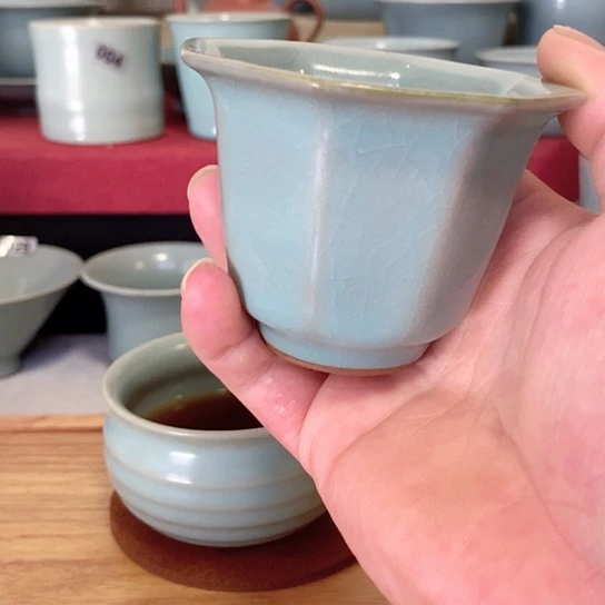 微瑕，汝官窑釉色八方杯，