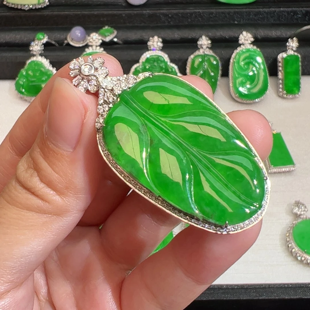 翡翠吊坠(不含链)18K金镶嵌